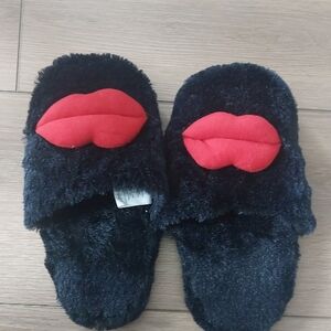 Black Fuzzy Slide Slippers with Red Lip Applique Size 9/10 Never Worn